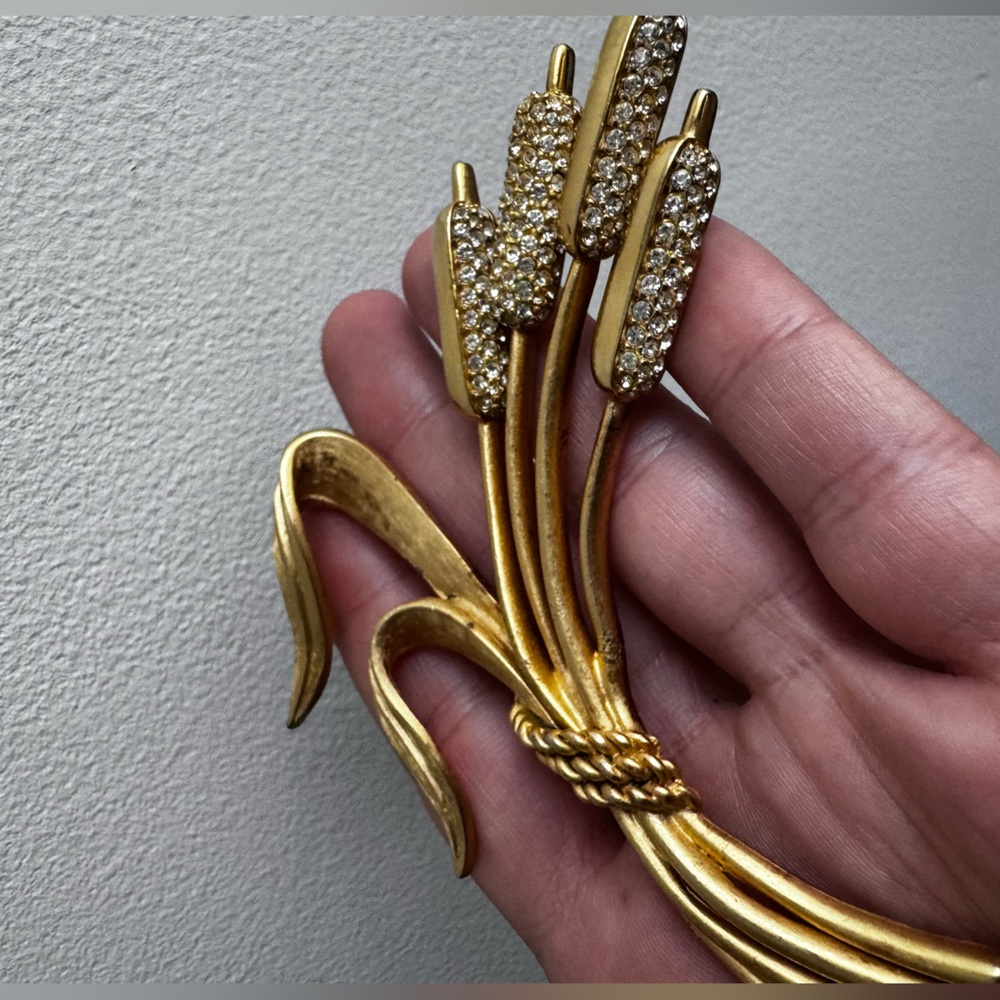 Vintage Swarovski Crystal Cattails Swan Golden brooch